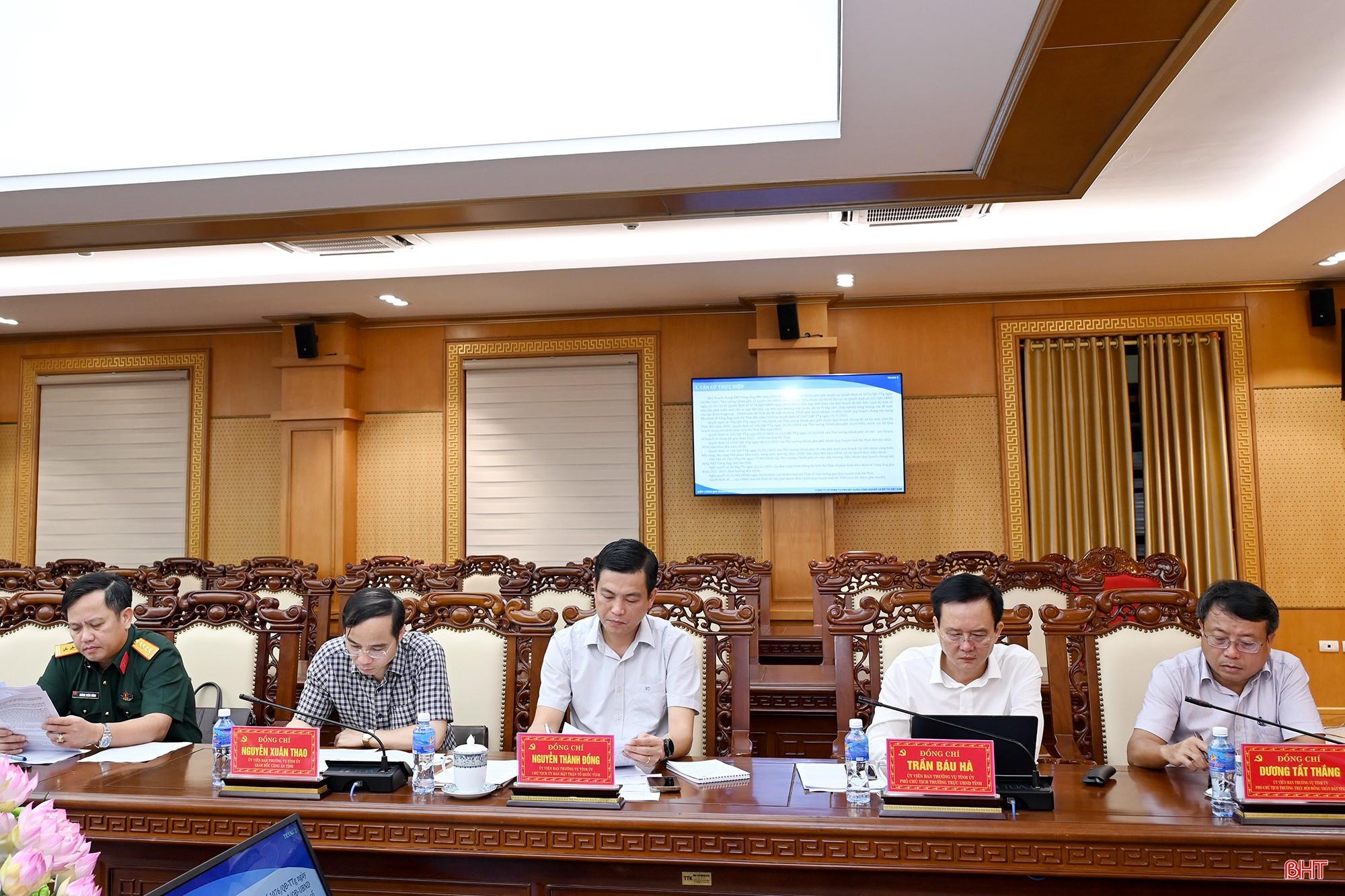 Các đồng chí Ủy viên Ban Thường vụ Tỉnh ủy dự họp. Các đồng chí Ủy viên Ban Thường vụ Tỉnh ủy dự họp.