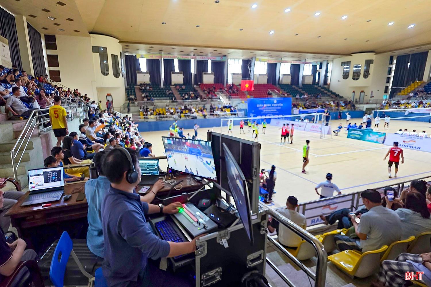 Phóng viên - kỹ thuật viên Báo và phát thanh, truyền hình Hà Tĩnh livestream Giải Bóng chuyền nam thanh niên toàn tỉnh 2026. bqbht_br_aphong-vien-ky-thuat-vien-bao-va-phat-thanh-truyen-hinh-ha-tinh-livestream-vck-giai-bong-chuyen-nam-thanh-nien-toan-tinh-2026.jpg