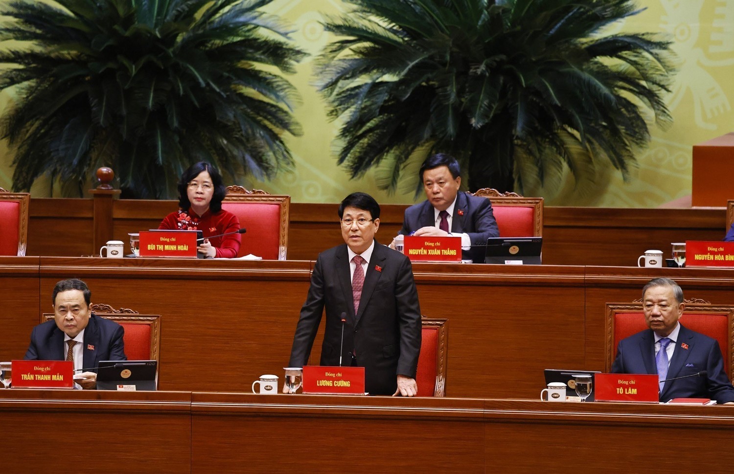 Đồng ch&iacute; Lương Cường, Ủy vi&ecirc;n Bộ Ch&iacute;nh trị, Chủ tịch nước điều h&agrave;nh phi&ecirc;n thảo luận. Ảnh: TTXVN