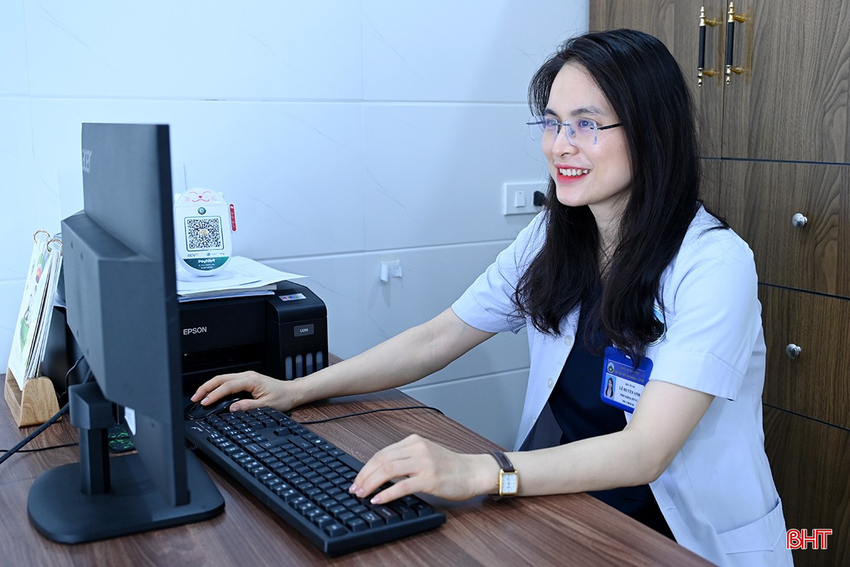 Bác sỹ Lê Huyền Anh nỗ lực học hỏi, nghiên cứu và ứng dụng những tiến bộ y học hiện đại để áp dụng vào thực tiễn. bqbht_br_dsc-7492.jpg