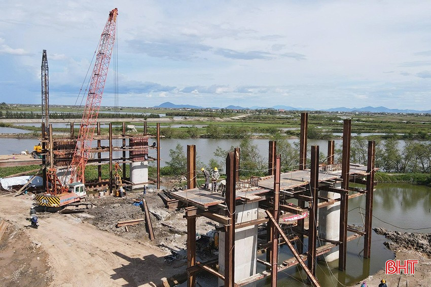 Trên công trường dự án đường Xô Viết Nghệ Tĩnh kéo dài về phía Đông. bqbht_br_d1.jpg