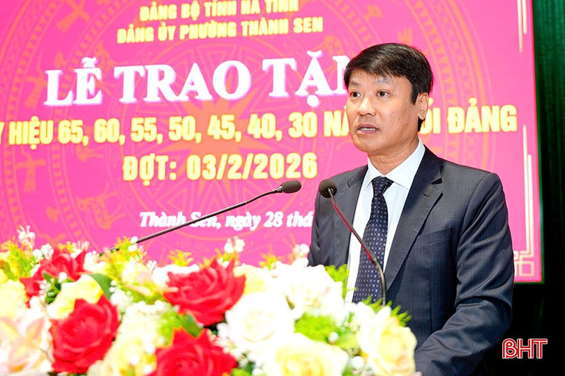 B&iacute; thư Đảng uỷ - Chủ tịch HĐND phường Th&agrave;nh Sen Trần Quang Tuấn mong muốn tiếp tục nhận được sự quan t&acirc;m, theo d&otilde;i, ủng hộ v&agrave; những &yacute; kiến đ&oacute;ng g&oacute;p của c&aacute;c đồng ch&iacute; đảng vi&ecirc;n cho sự ph&aacute;t triển của địa phương.