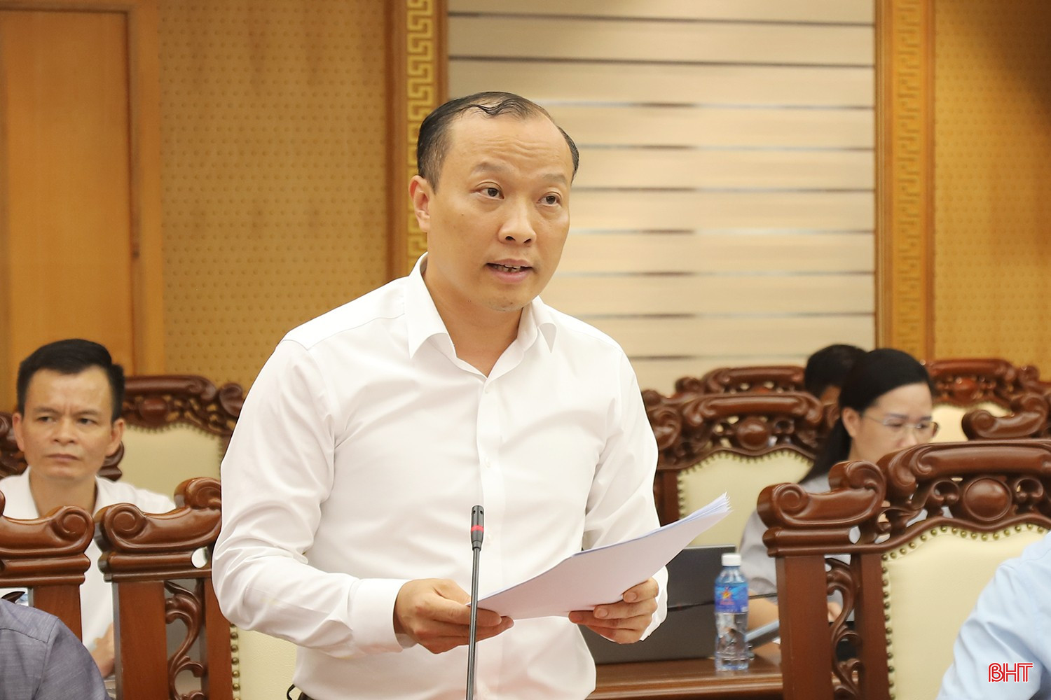 Đồng chí Thái Phúc Sơn - Chánh Văn phòng Tỉnh ủy báo cáo kết quả thực hiện Nghị quyết số 57 trong những tháng đầu năm. bqbht_br_5m.jpg