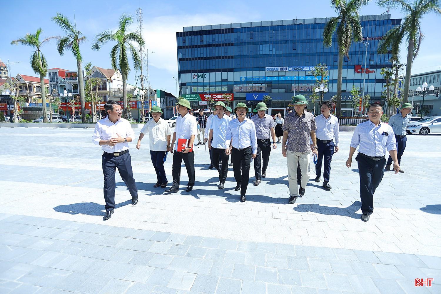 Bí thư Tỉnh ủy Nguyễn Duy Lâm kiểm tra tình hình thực hiện công trình cải tạo, nâng cấp, sửa chữa Trung tâm Văn hóa - Điện ảnh tỉnh. bqbht_br_dai-hoi-dang-bo-tinh-2a.jpg