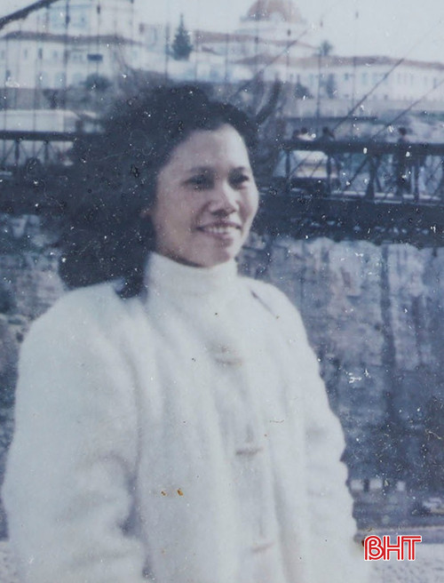 Bà Trần Thị Minh Châu thời nghiên cứu sinh tại Ba Lan (1973 - 1977). Ảnh: NVCC. bqbht_br_a9mm.jpg