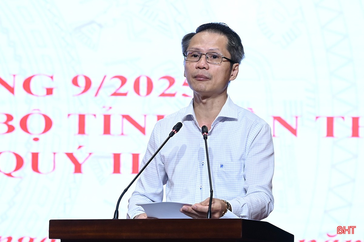 Phó Trưởng ban Tuyên giáo và Dân vận Tỉnh ủy Lê Văn Khánh báo cáo kết quả tổ chức đại hội Đảng các cấp nhiệm kỳ 2025 - 2030 và công tác chuẩn bị tổ chức Đại hội Đảng bộ tỉnh lần thứ XX. bqbht_br_dsc-d5933.jpg