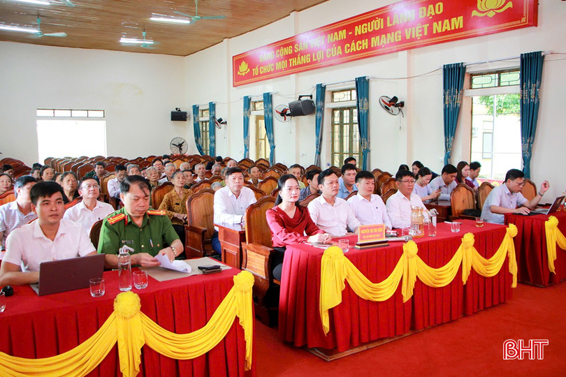 Đại biểu tham dự buổi lễ.