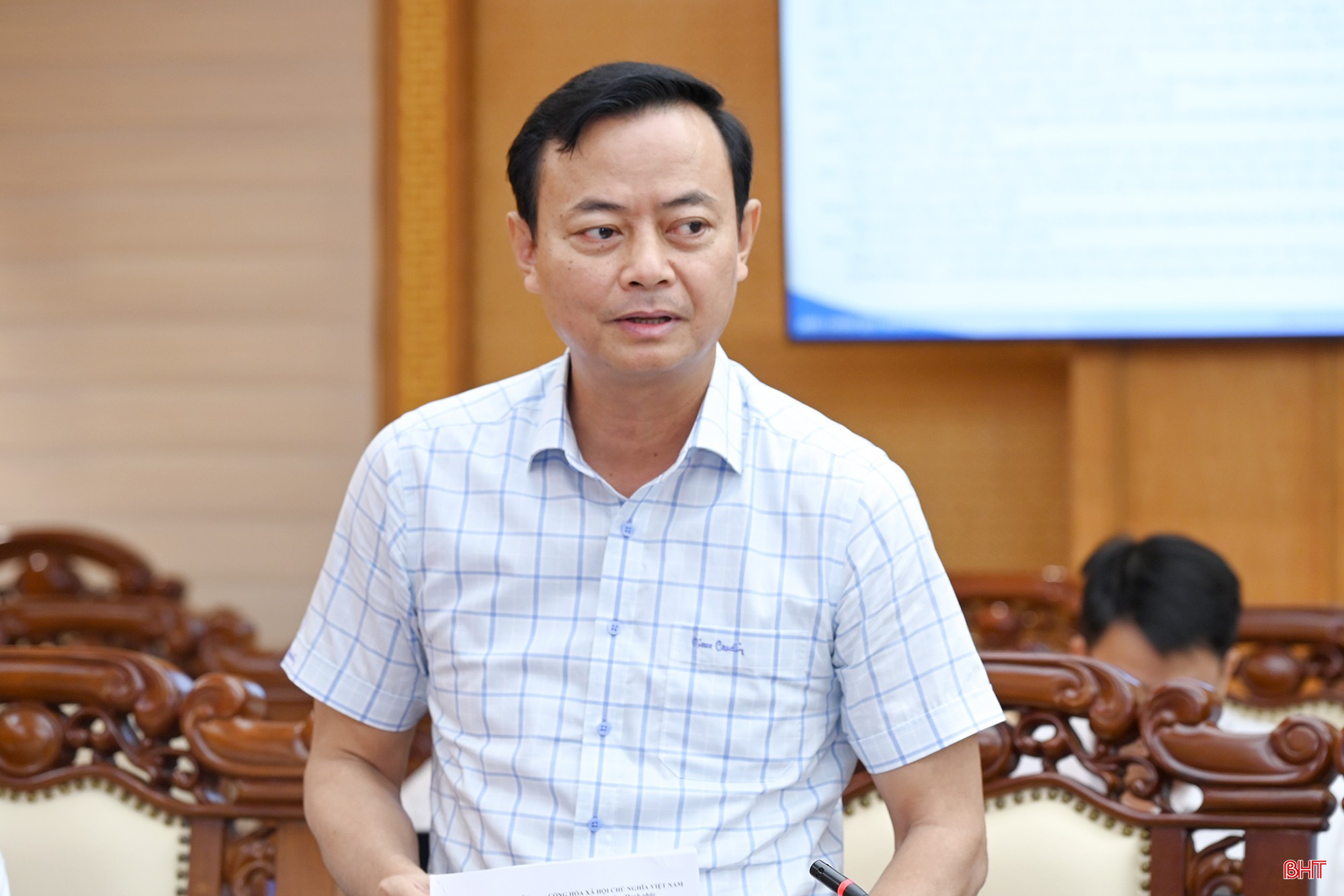 Trưởng ban Tuyên giáo và Dân vận Tỉnh ủy Hà Văn Hùng phát biểu tại cuộc họp. bqbht_br_dsc-04d30.jpg