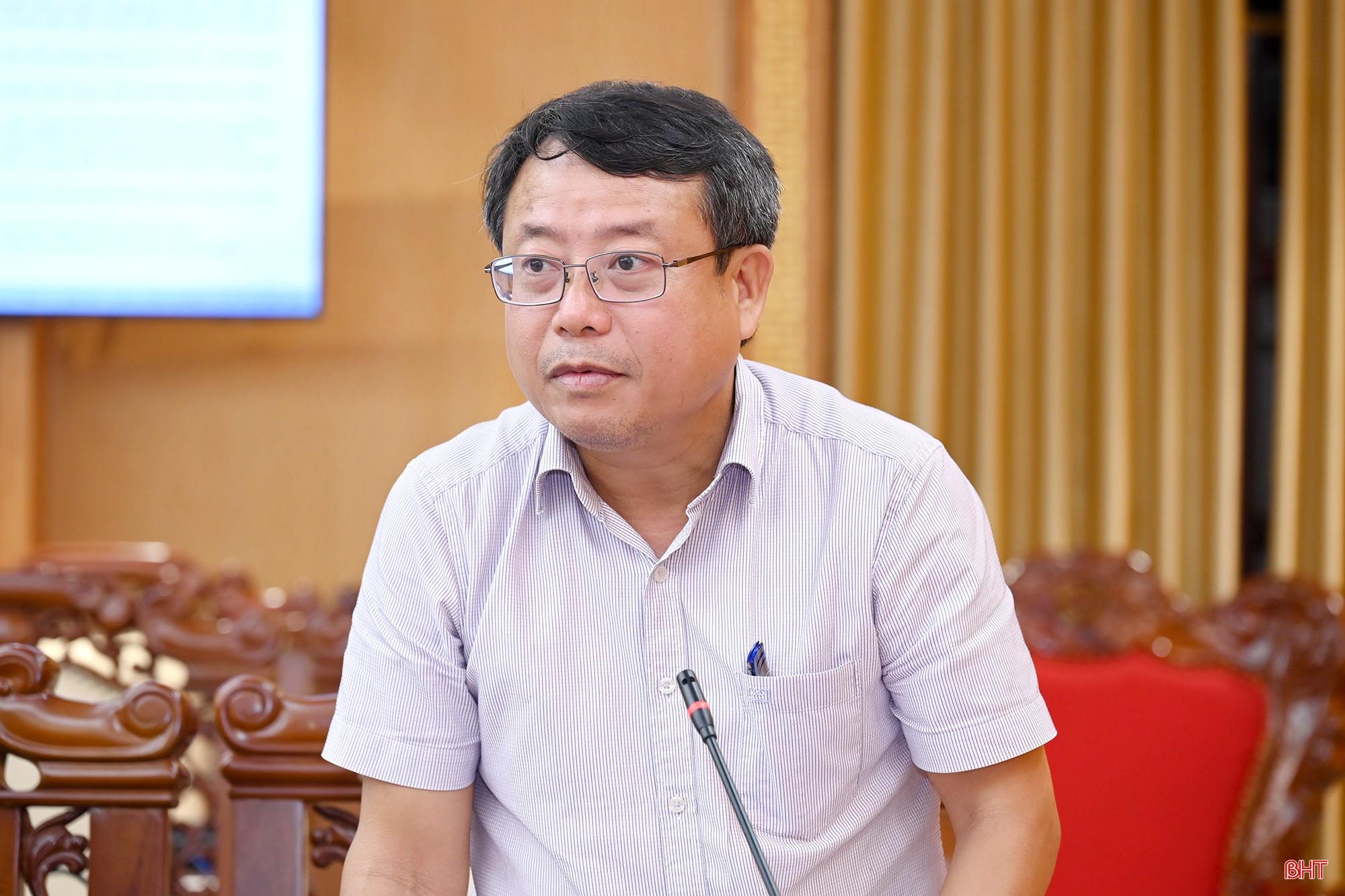 Phó Chủ tịch Thường trực HĐND tỉnh Dương Tất Thắng phát biểu tại cuộc họp. bqbht_br_dsc-0d436.jpg