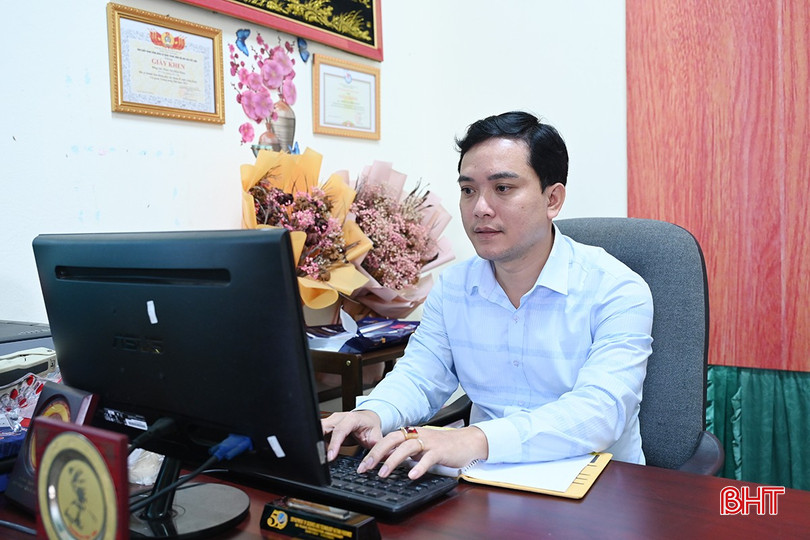 Nh&agrave; b&aacute;o Trần Phong (B&aacute;o Nh&agrave; b&aacute;o v&agrave; C&ocirc;ng luận) nhiều năm liền tham gia giải B&uacute;a liềm v&agrave;ng tỉnh H&agrave; Tĩnh.