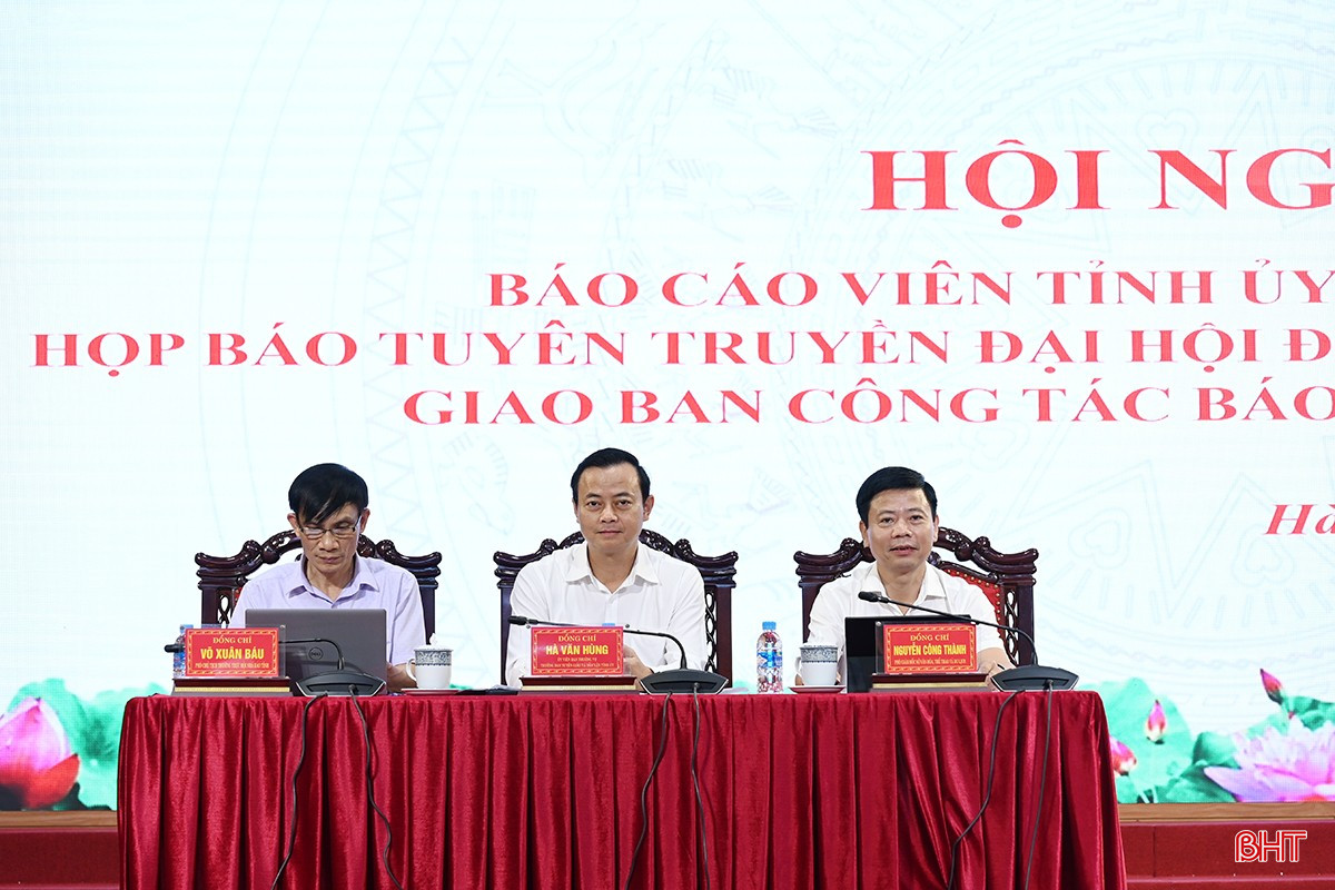 Các đồng chí chủ trì hội nghị. bqbht_br_dsc-d5956.jpg