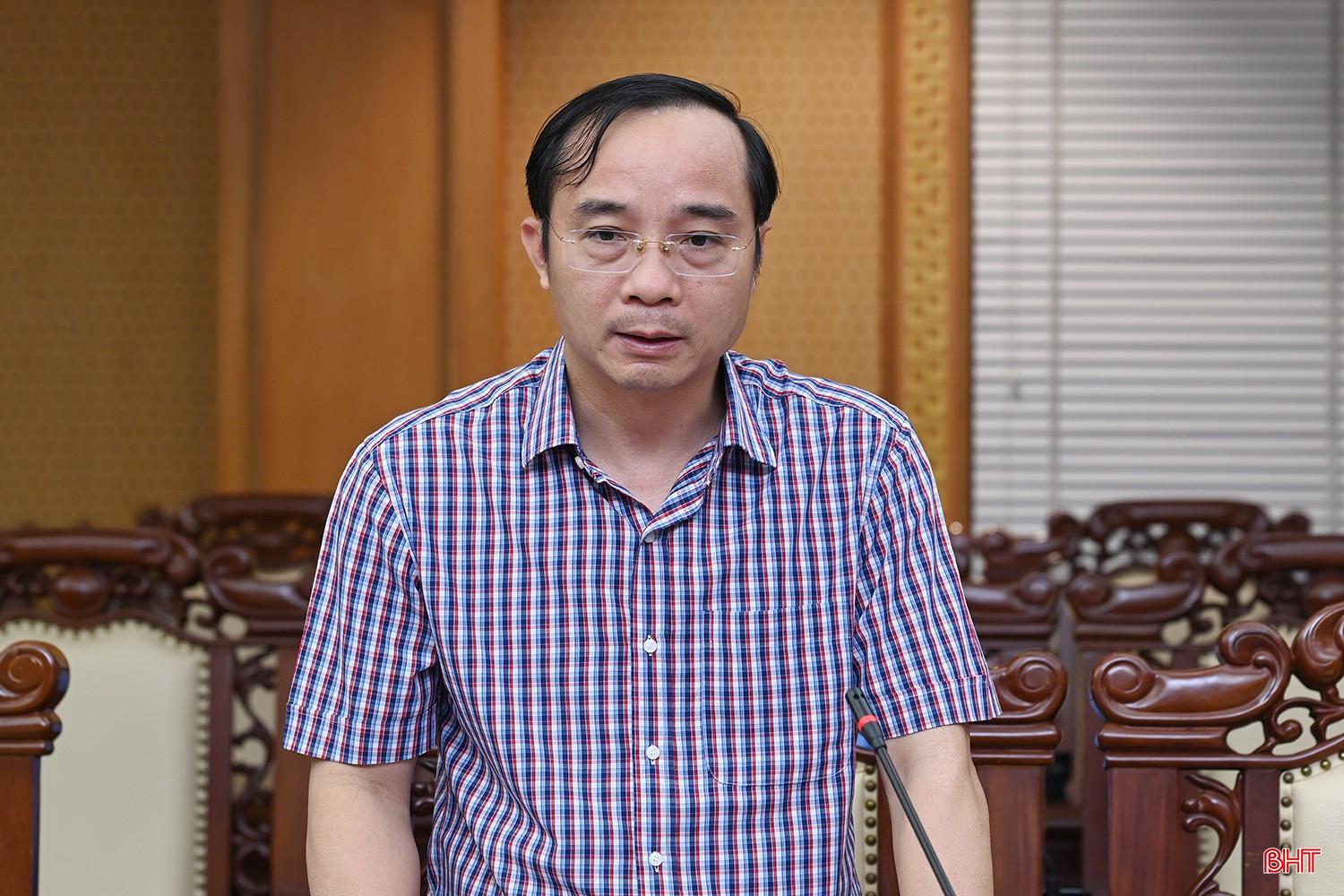 Thiếu tướng Nguyễn Xuân Thao - Giám đốc Công an tỉnh báo cáo kế hoạch đảm bảo an ninh trật tự.