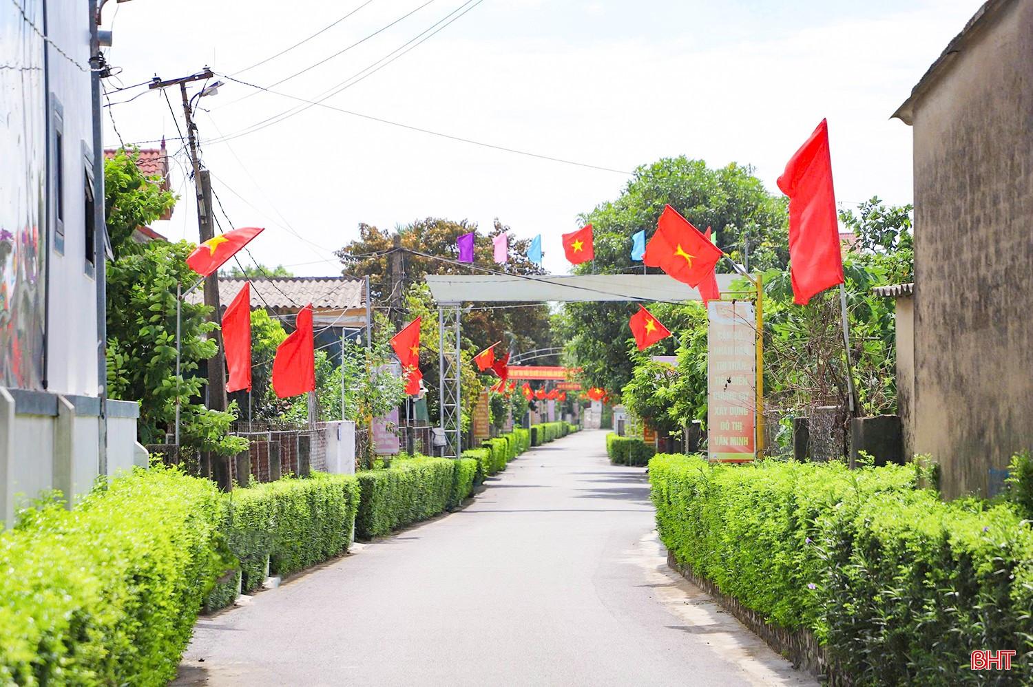 Khí thế thi đua được lan tỏa từ phố thị đến thôn quê, như cách người dân bày tỏ sự tin tưởng vào thành công của đại hội, mở ra những bước phát triển mới cho quê hương.