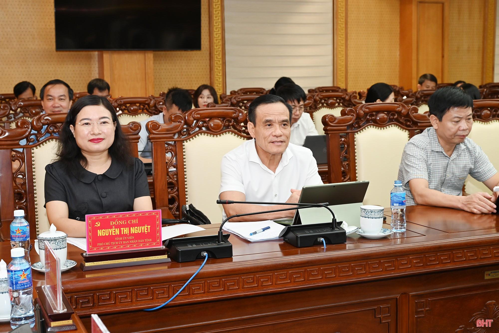 Phó Chủ tịch UBND tỉnh Nguyễn Thị Nguyệt tham dự hội nghị. bqbht_br_5.jpg