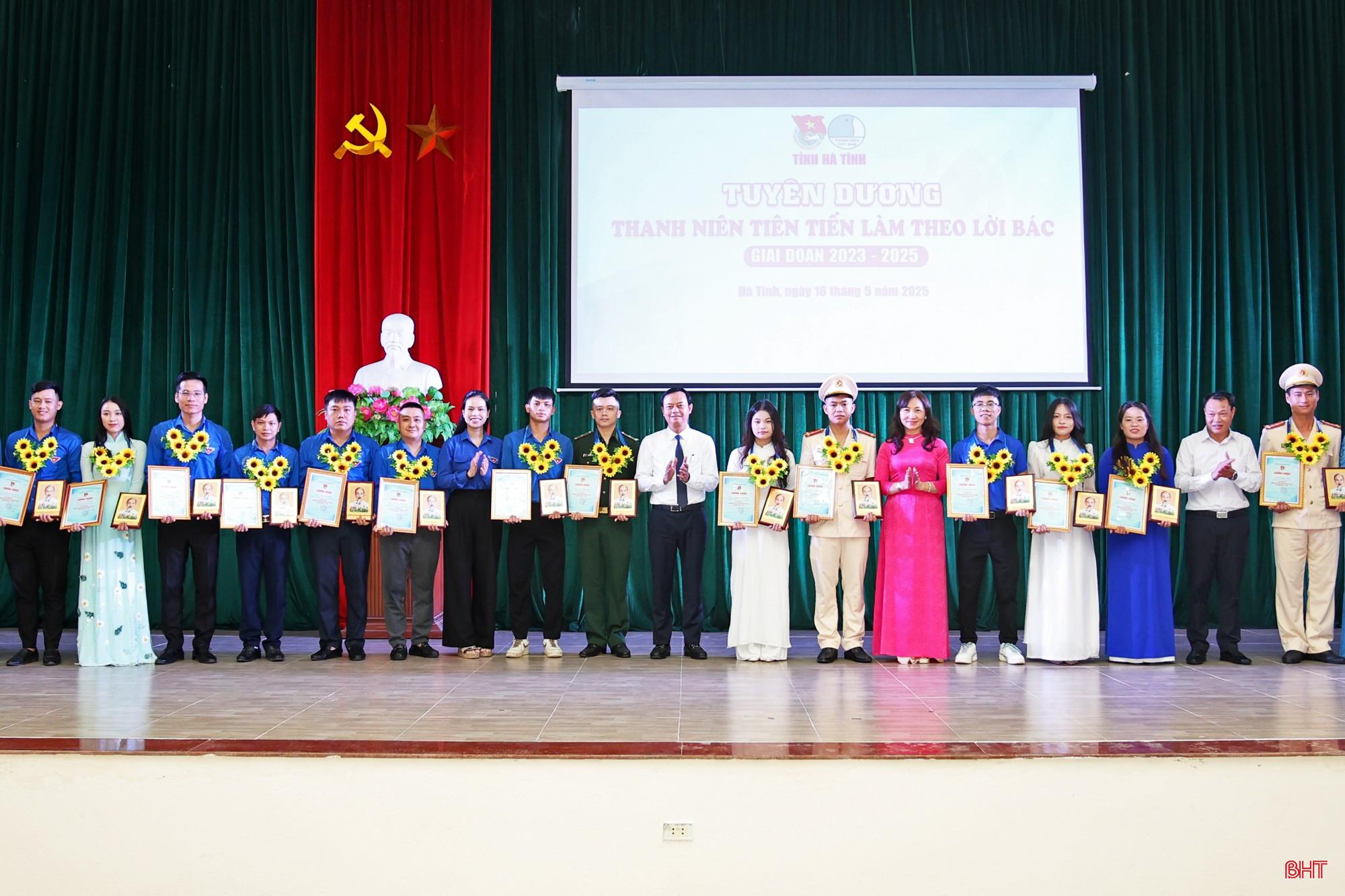 Tỉnh đoàn Hà Tĩnh tuyên dương 15 cán bộ, đoàn viên, thanh niên tiêu biểu trong học tập và làm theo Bác, giai đoạn 2023 - 2025. bqbht_br_img-2376.jpg