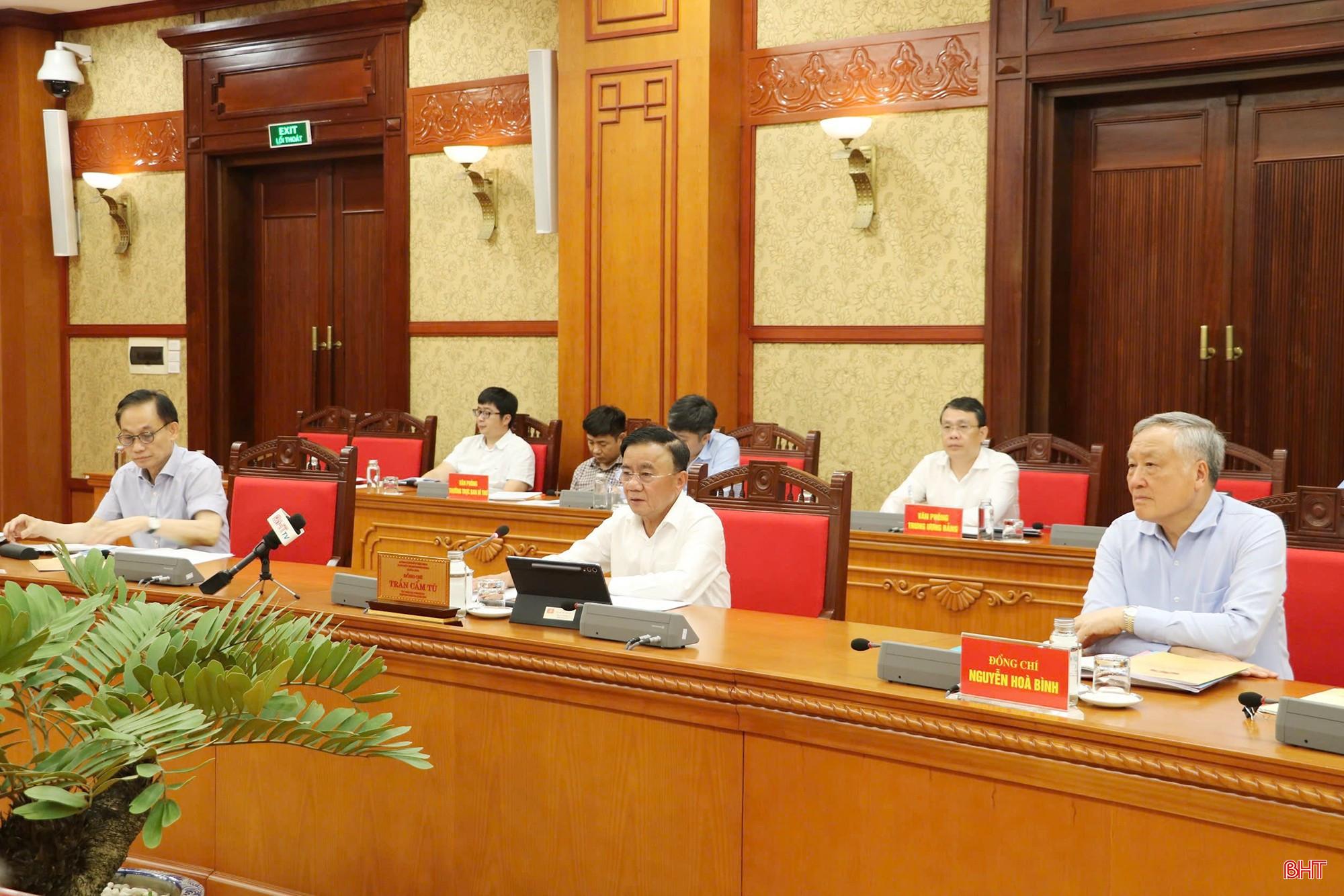Đồng chí Trần Cẩm Tú - Ủy viên Bộ Chính trị, Thường trực Ban Bí thư và các đồng chí lãnh đạo Trung ương tại buổi làm việc. bqbht_br_5.jpg