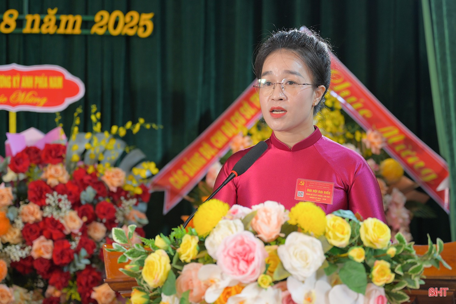 Đảng viên Nguyễn Thị Hường - Phó Trưởng ban Xây dựng Đảng xã Kỳ Khang tham luận tại đại hội.