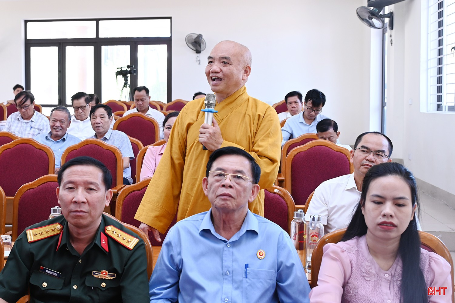 Thượng tọa Thích Hạnh Nhẫn - Phó Trưởng ban Trị sự Phật giáo tỉnh góp ý tại hội nghị. bqbht_br_dsc-d5085.jpg