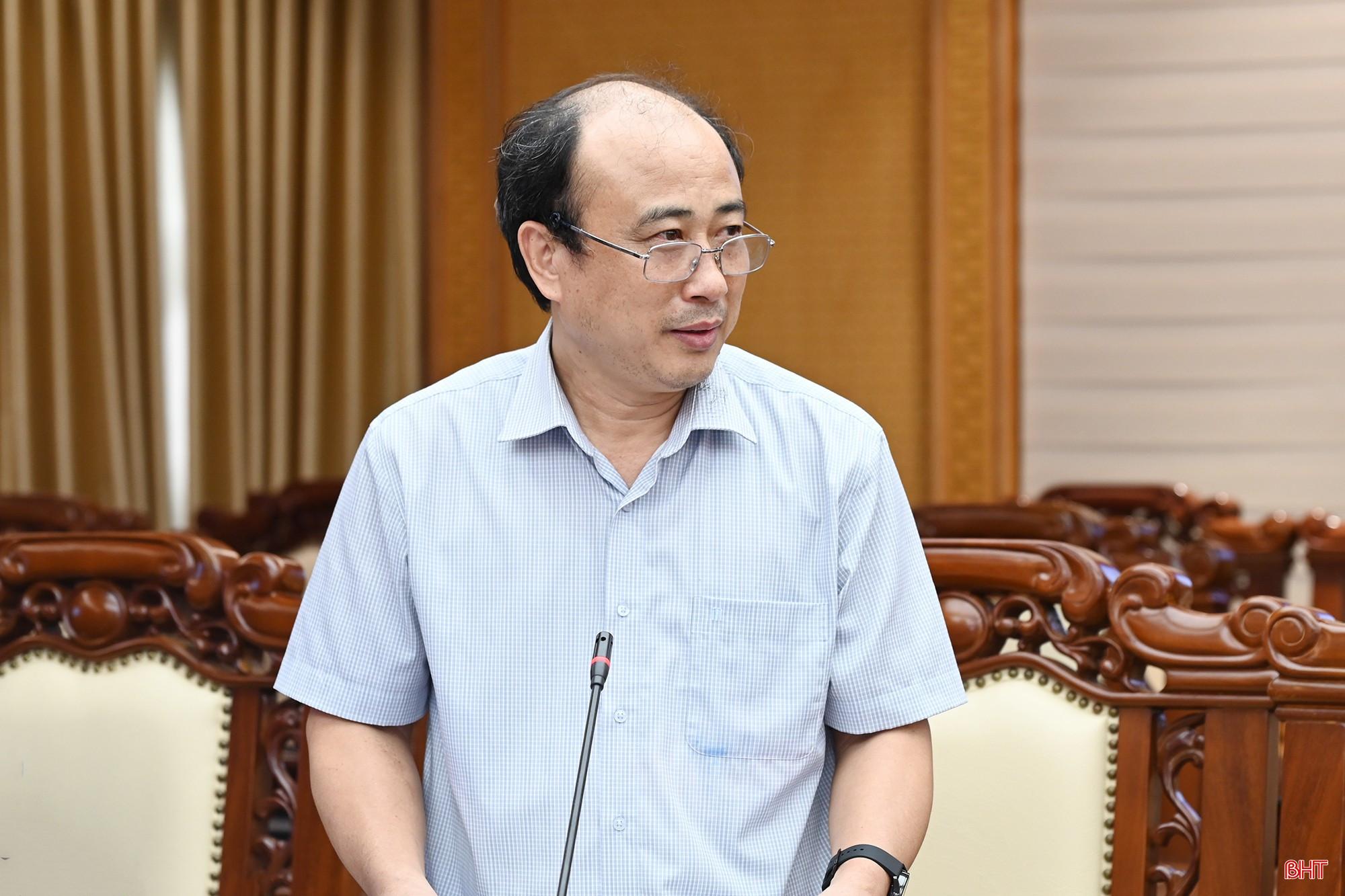 Phó Trưởng ban Quản lý Khu kinh tế tỉnh Hà Tĩnh Phạm Văn Tình báo cáo nội dung điều chỉnh Quy hoạch chung Khu kinh tế Vũng Áng, tỉnh Hà Tĩnh đến năm 2050. bqbht_br_dsc-04d89.jpg