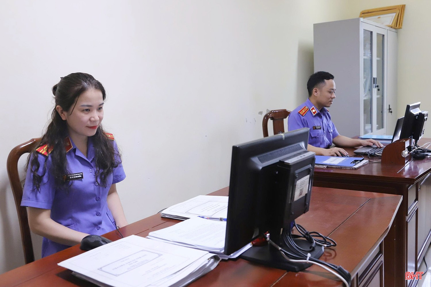 Chị Dương Thị Thu Hường - đảng viên Chi bộ 7 (Đảng bộ Viện Kiểm sát nhân dân tỉnh) và các đồng chí trong chi bộ luôn ý thức rõ trách nhiệm của người đảng viên. bqbht_br_z7022766551961-0b7b43c537edf6006fafef68a80936f5.jpg