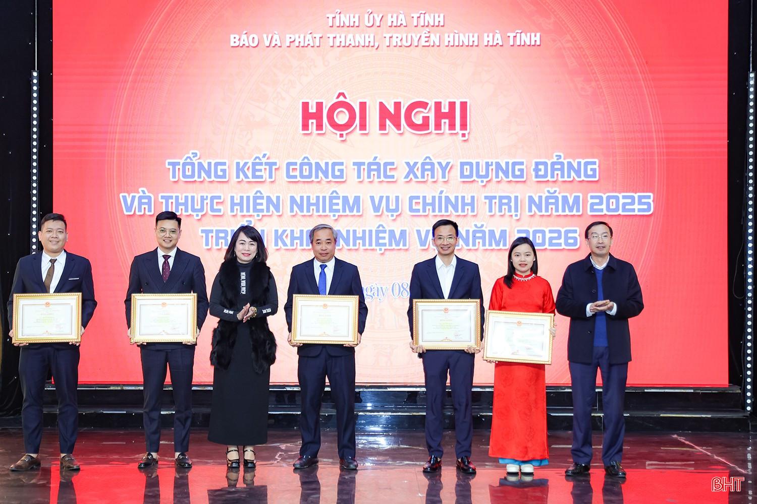 ... v&agrave; 5 c&aacute; nh&acirc;n ho&agrave;n th&agrave;nh xuất sắc nhiệm vụ năm 2025.