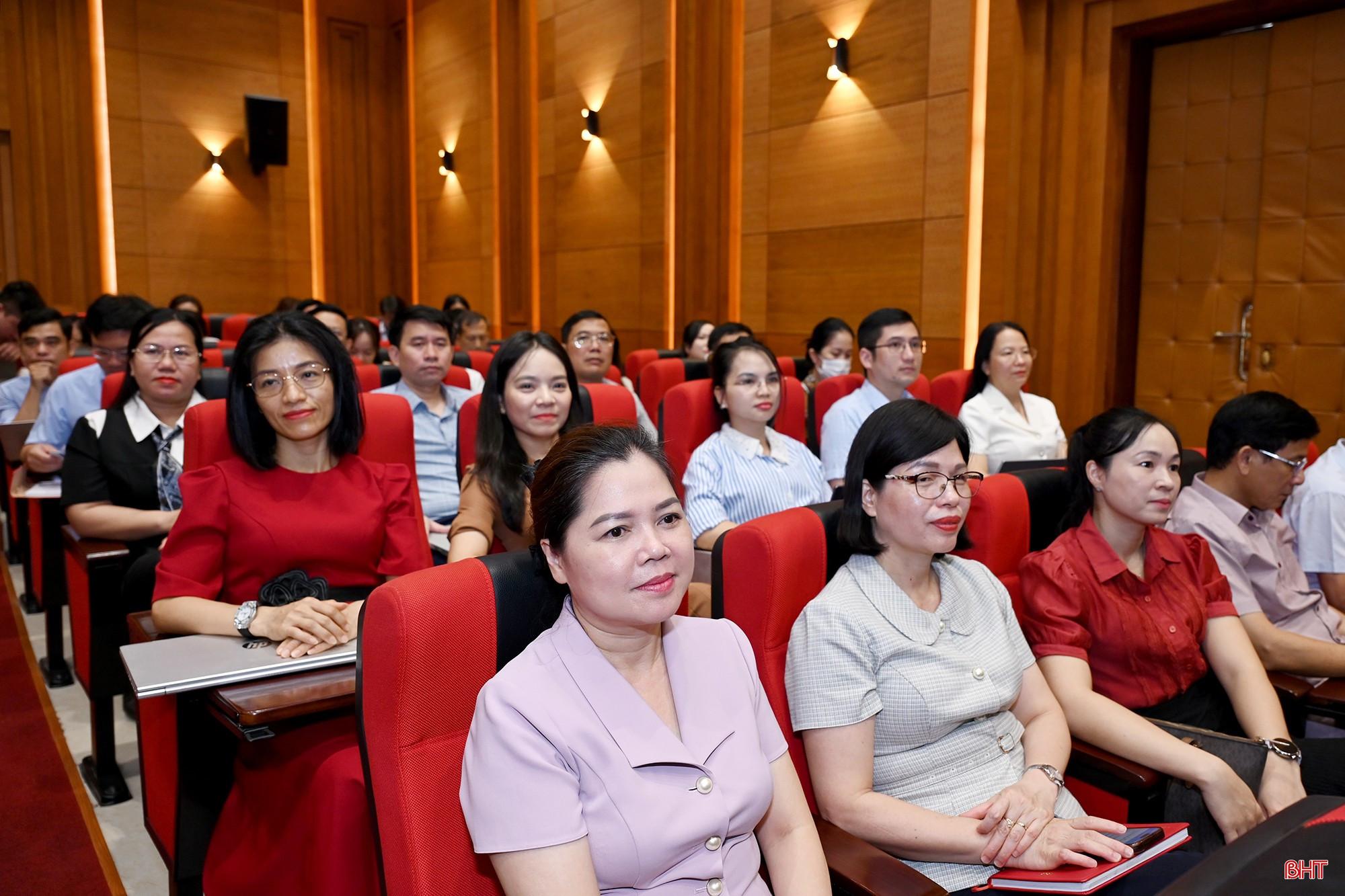 Đại biểu dự hội nghị.