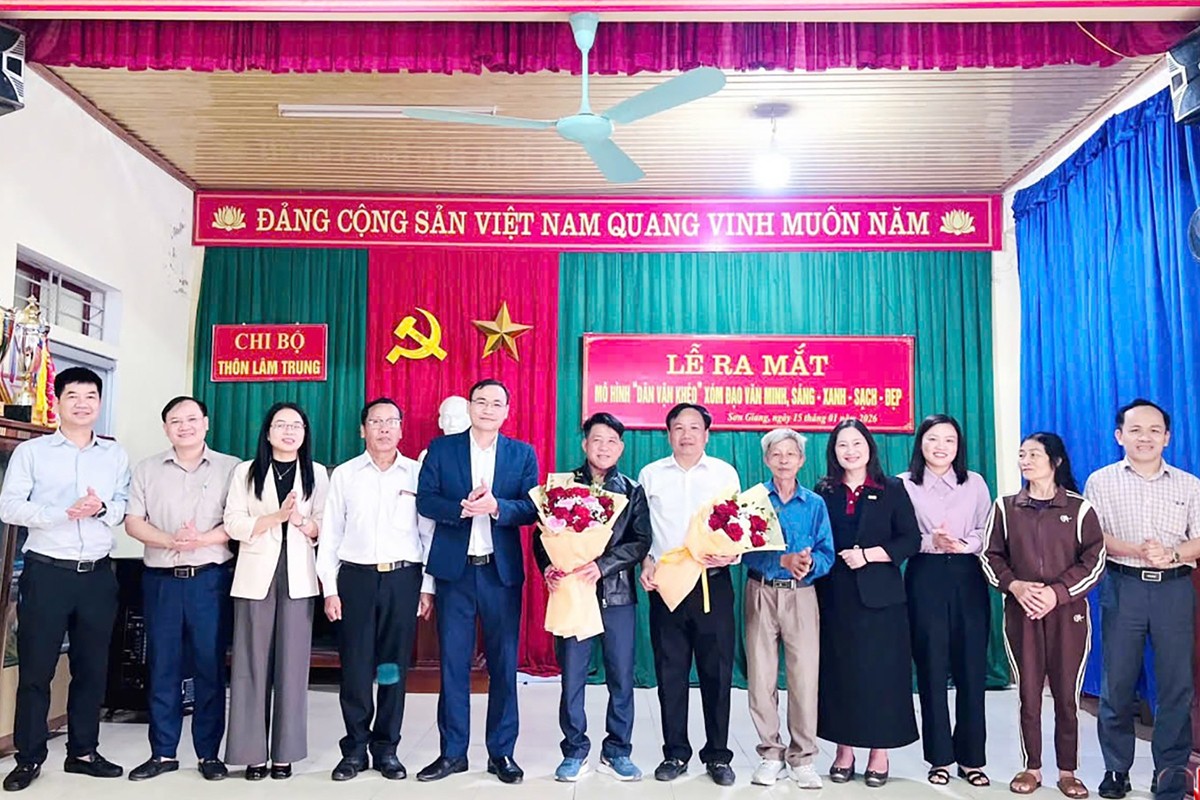 Chi bộ thôn Lâm Trung ra mắt mô hình dân vận khéo “Xóm đạo văn minh, sáng - xanh - sạch - đẹp” (tháng 1/2026). Ảnh do cơ sở cung cấp. z7832263810477-df2b159889e029eabaf44456c60730ac.jpg