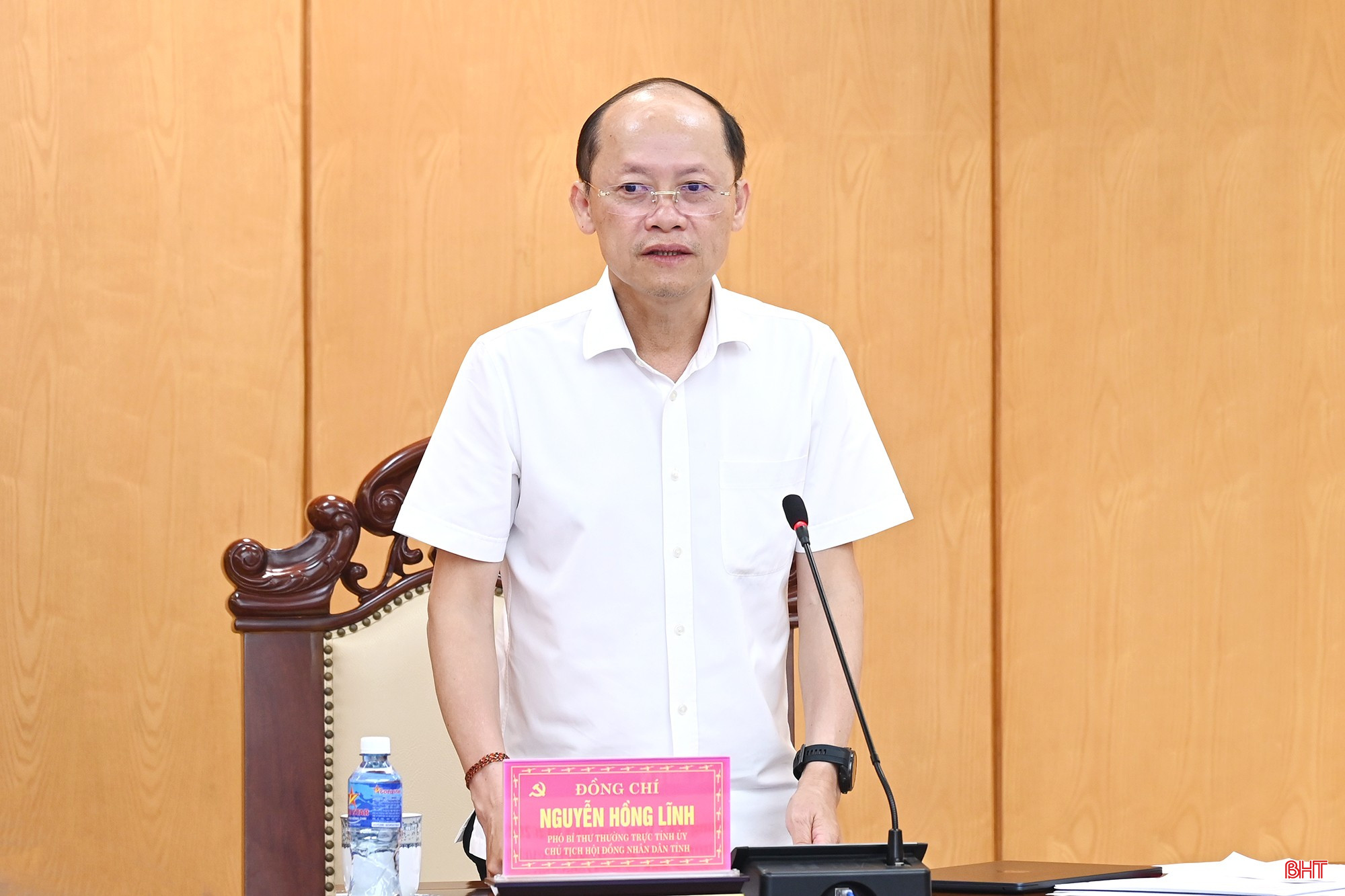 Đồng chí Nguyễn Hồng Lĩnh - Phó Bí thư Thường trực Tỉnh ủy, Chủ tịch HĐND tỉnh chủ trì cuộc họp Ban Thường vụ Tỉnh ủy Hà Tĩnh. bqbht_br_dsdc-0452.jpg