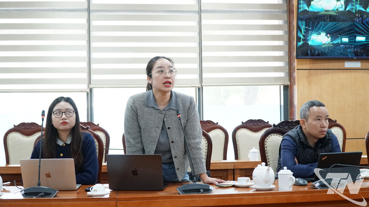 ại diện đơn vị tư vấn thiết kế không gian chính Quảng trường Võ Nguyên Giáp phát biểu.