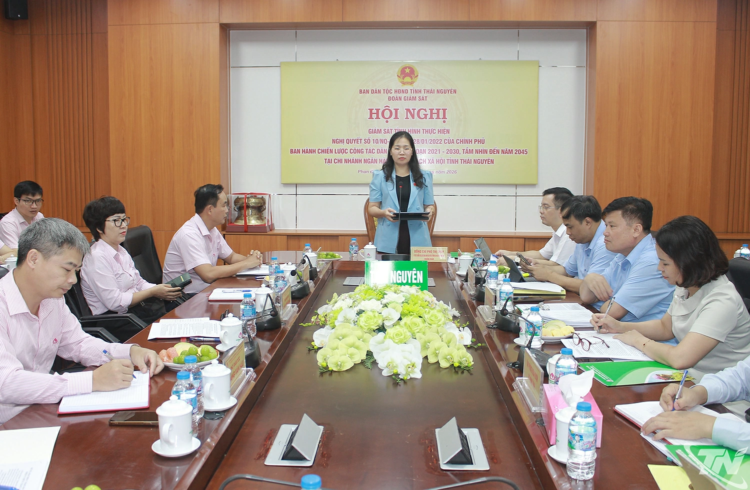 Các đại biểu dự buổi giám sát.