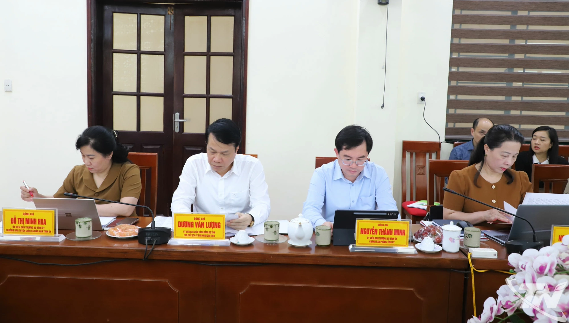 Các đại biểu dự buổi làm việc.