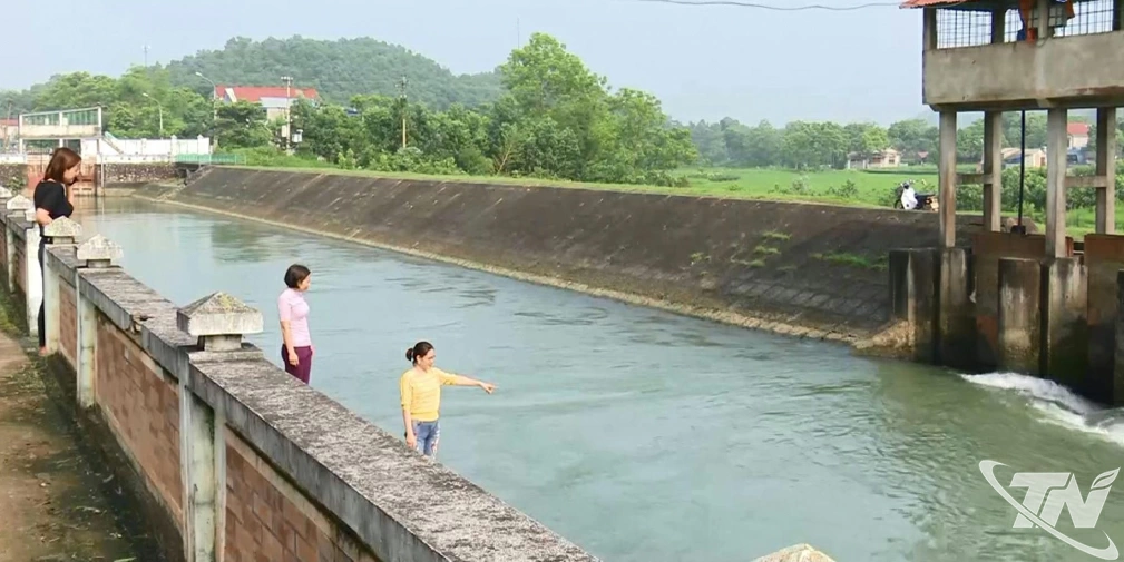 Nhiều tuyến kênh mương phục vụ  sản xuất nông nghiệp trên địa bàn  tỉnh được xây mới, cải tạo, nâng  cao hiệu quả tưới tiêu từ chương  trình hỗ trợ xi măng và các nguồn  đầu tư khác. 