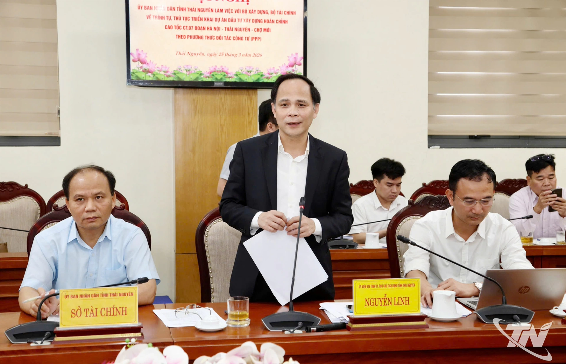 Đồng chí Phó Chủ tịch UBND tỉnh Nguyễn Linh phát biểu tại buổi làm việc.