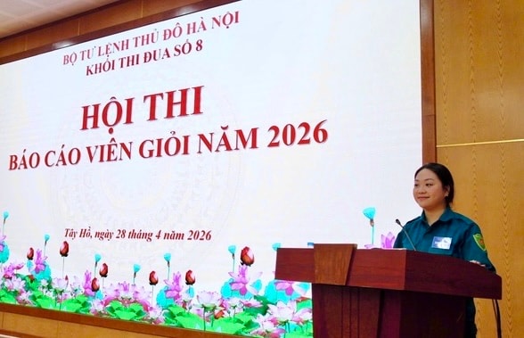 Đồng chí Nguyễn Thảo Ngọc, Dân quân phường Phú Thượng báo cáo viên tại hội thi. Ảnh: PT