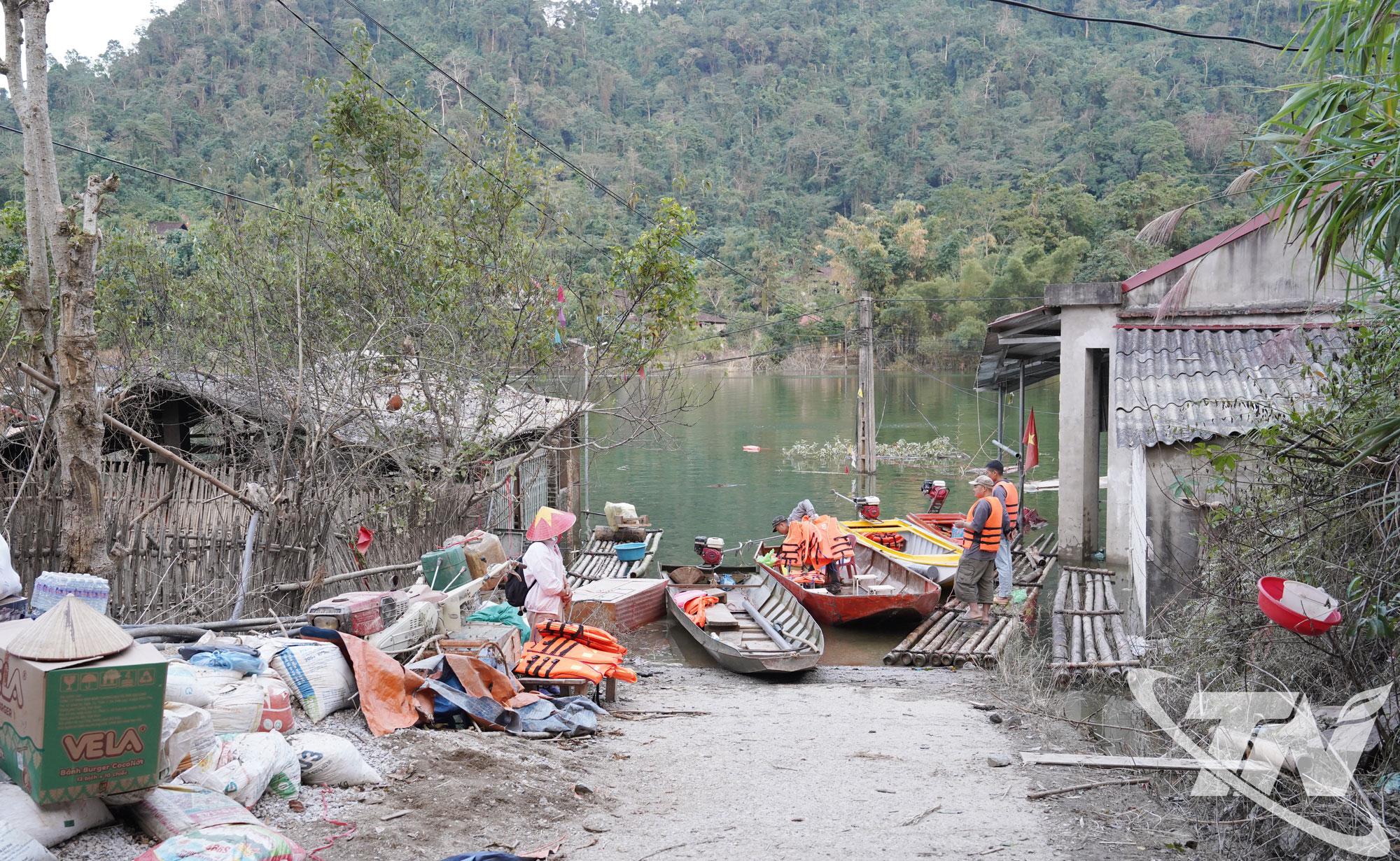 Nhiều điểm tại thôn Kim Vân vẫn bị ngập sâu.