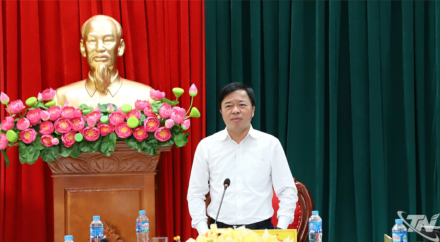 Đồng chí Bùi Văn Lương, Phó Bí thư Tỉnh ủy, Chủ tịch HĐND tỉnh kết luận tại buổi làm việc.