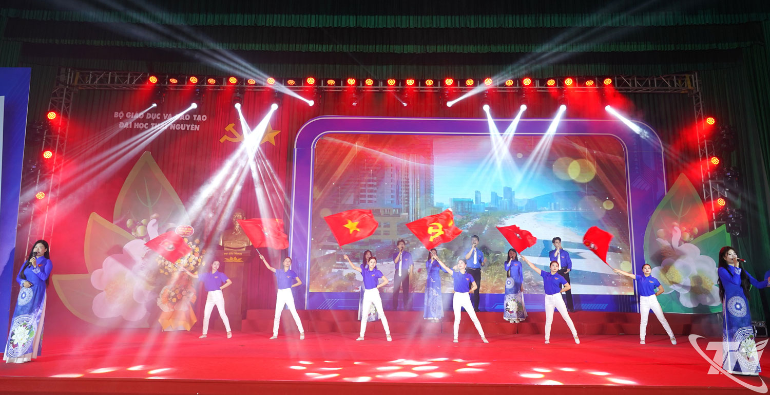 Chương trình văn nghệ tại lễ kỷ niệm.