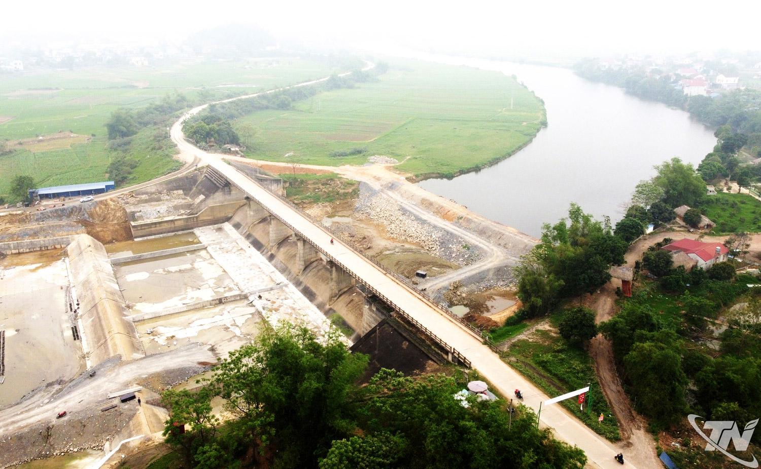 Các hạng mục chống lũ dọc sông Cầu và trên tuyến đê Gang Thép được đẩy nhanh tiến độ thi công.