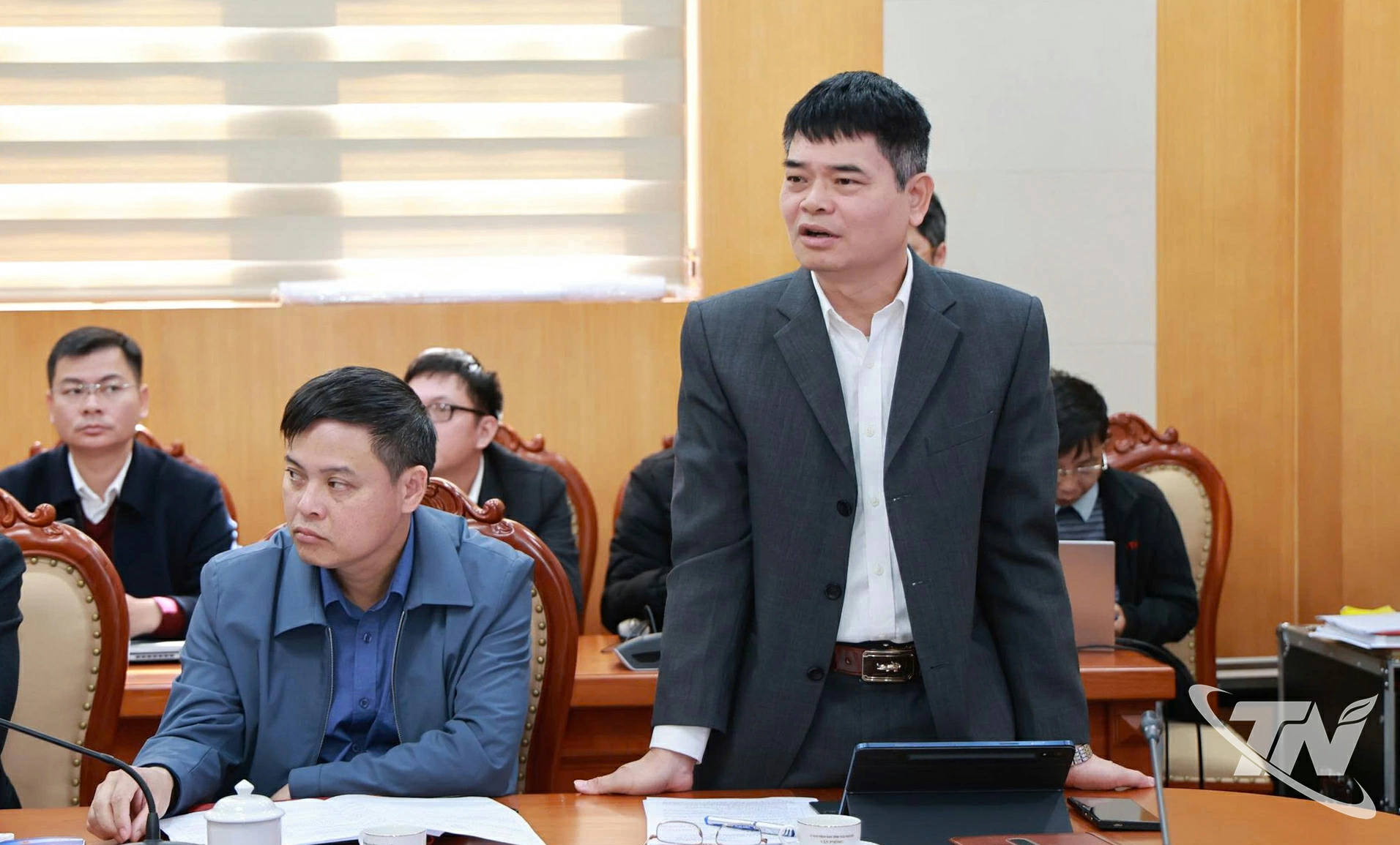 Đại diện lãnh đạo các đơn vị báo cáo tiến độ lập dự án đầu tư công.