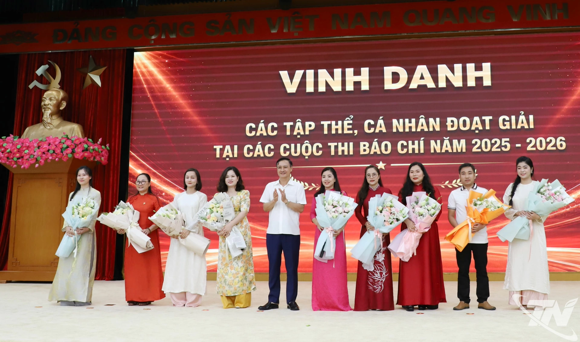 Những cá nhân, tập thể đoạt giải tại các cuộc thi báo chí Trung ương trong hai năm 2025-2026 được vinh danh, khen thưởng.