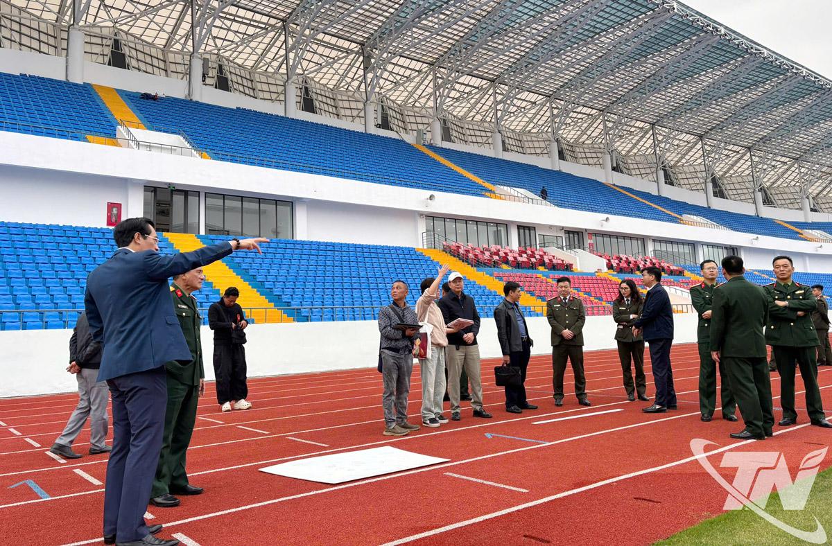 Đoàn khảo sát của UBND tỉnh và công ty tổ chức sự kiện khảo sát thực địa các phương án tổ chức Lễ khai mạc Giải Bóng đá Tứ Hùng.