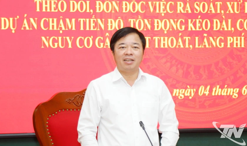 Đồng chí Bùi Văn Lương phát biểu kết luận cuộc họp.