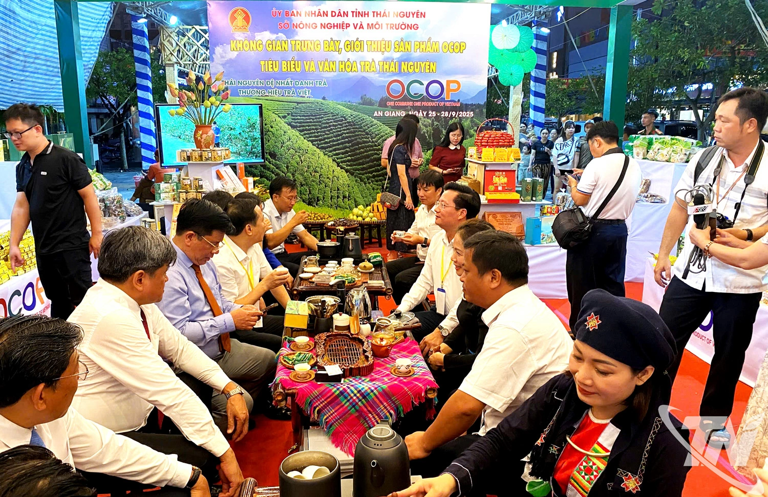 Tham gia Diễn đàn kết nối sản phẩm OCOP vùng đồng bằng sông Cửu Long được tổ chức tại tỉnh An Giang tháng 9-2025, nhiều doanh nghiệp, HTX của Thái Nguyên đã kết nối, tìm được đối tác tiêu thụ sản phẩm bảo đảm ổn định.