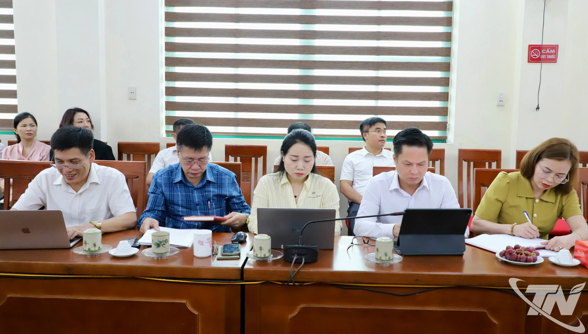 Các đại biểu dự buổi làm việc.