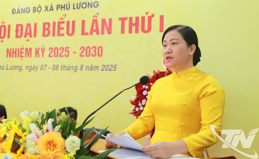 Đồng chí Đỗ Thị Minh Hoa, Ủy viên Ban Thường vụ, Trưởng ban Tuyên giáo và Dân vận Tỉnh ủy phát biểu chỉ đạo