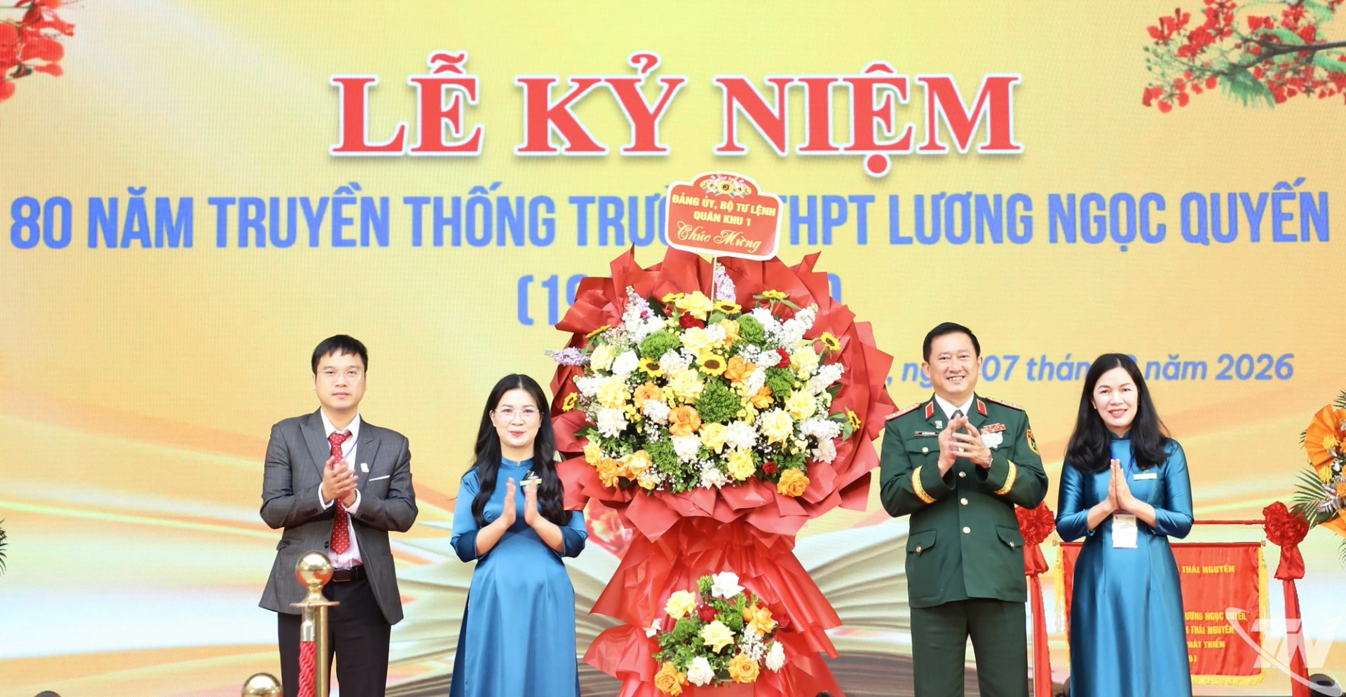Trung tướng La Công Phương, Bí thư Đảng ủy, Chính ủy Quân khu 1 chúc mừng nhà trường.