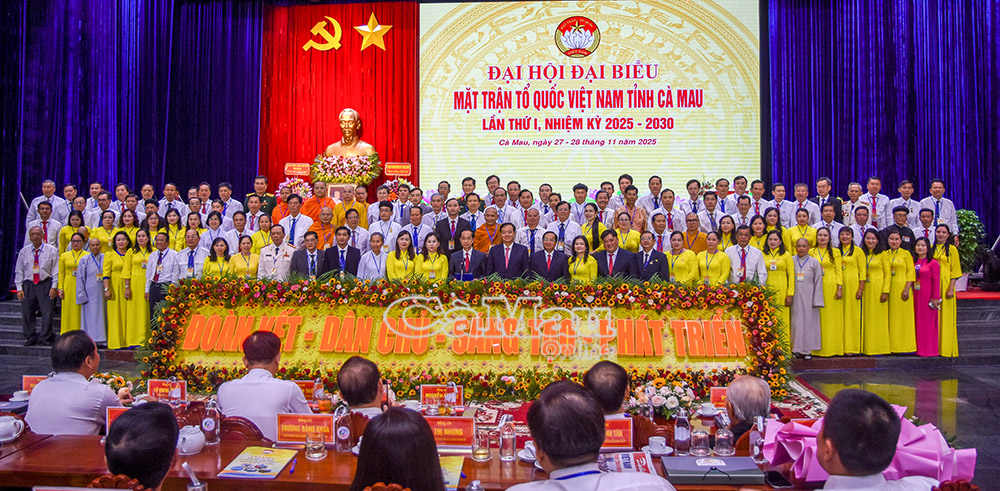 C&aacute;c đồng ch&iacute; Uỷ vi&ecirc;n Uỷ ban MTTQ Việt Nam tỉnh C&agrave; Mau kho&aacute; I v&agrave; Đo&agrave;n đại biểu dự Đại hội to&agrave;n quốc MTTQ Việt Nam nhiệm kỳ 2026-2031 ra mắt Đại hội v&agrave; ph&aacute;t biểu nhận nhiệm vụ.