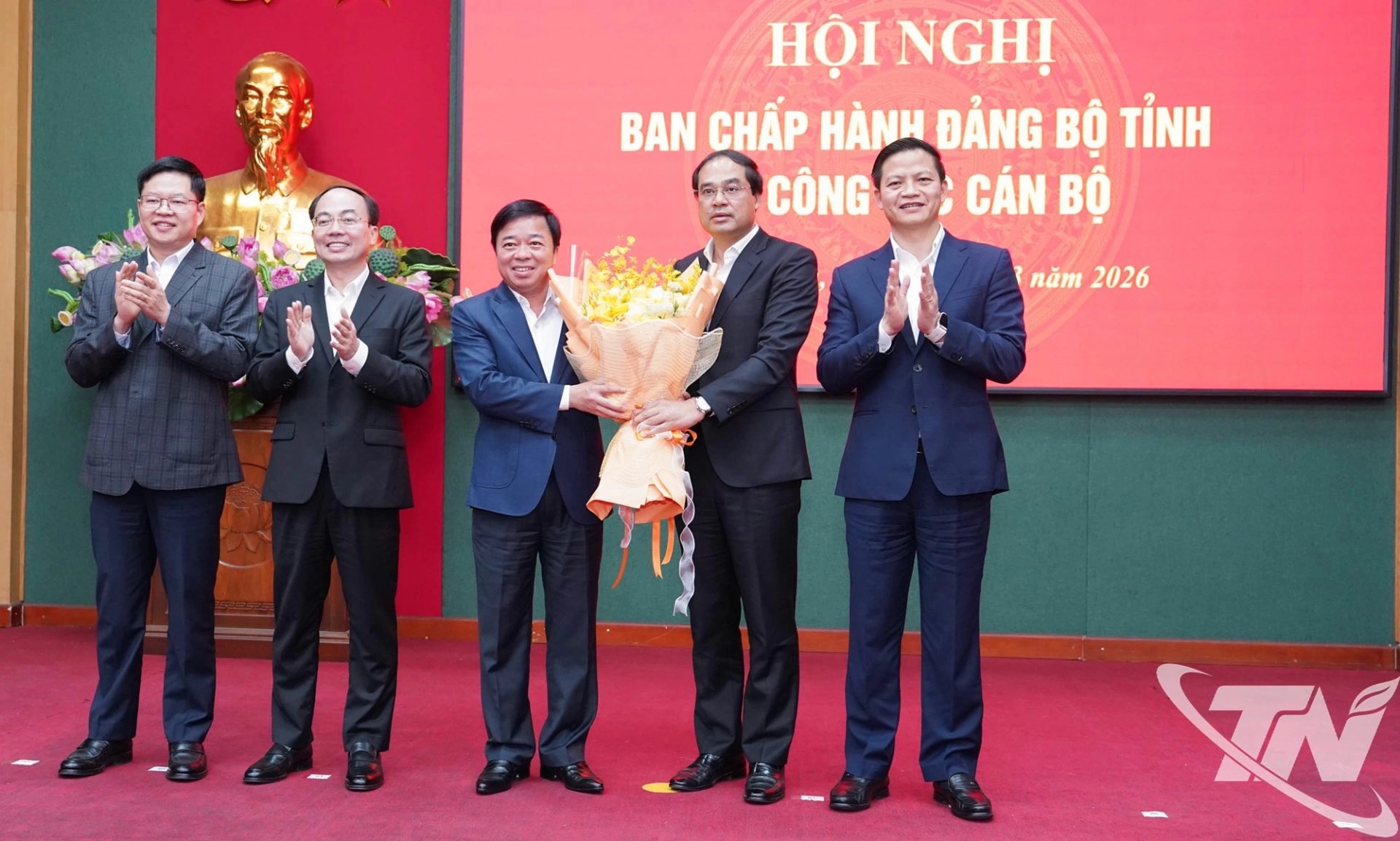 Thường trực Tỉnh ủy chúc mừng đồng chí Bùi Văn Lương, tân Phó Bí thư Tỉnh ủy Thái Nguyên, nhiệm kỳ 2025-2030.