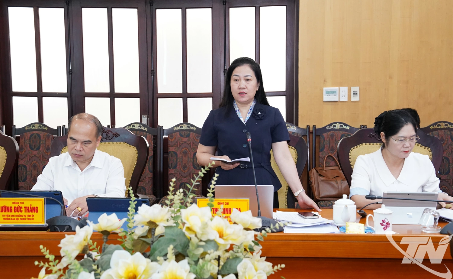 Đồng chí Đỗ Thị Minh Hoa, Ủy viên Ban Thường vụ, Trưởng Ban Tuyên giáo và Dân vận Tỉnh ủy, phát biểu tại Hội nghị.