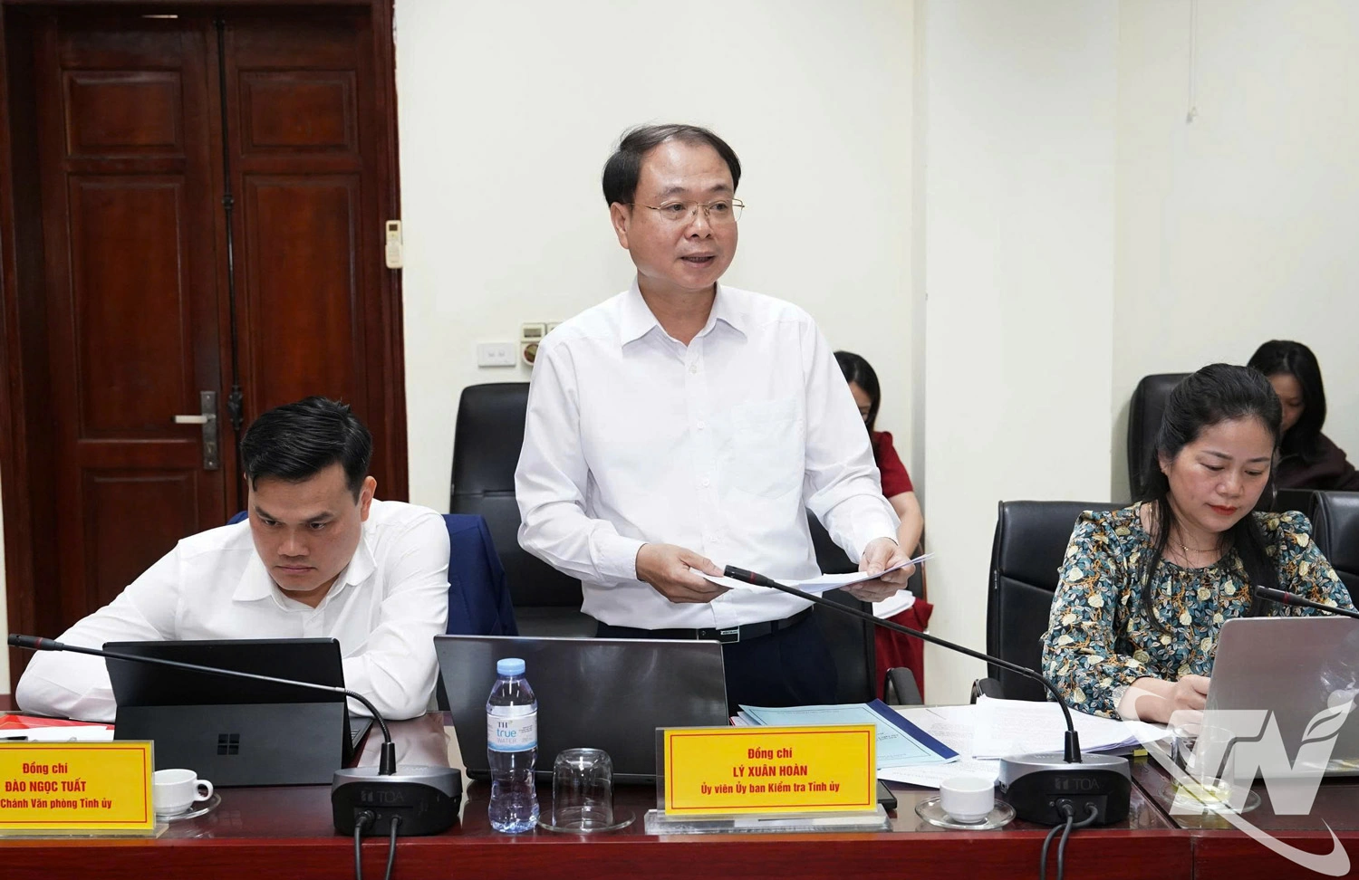 Đại biểu phát biểu ý kiến.